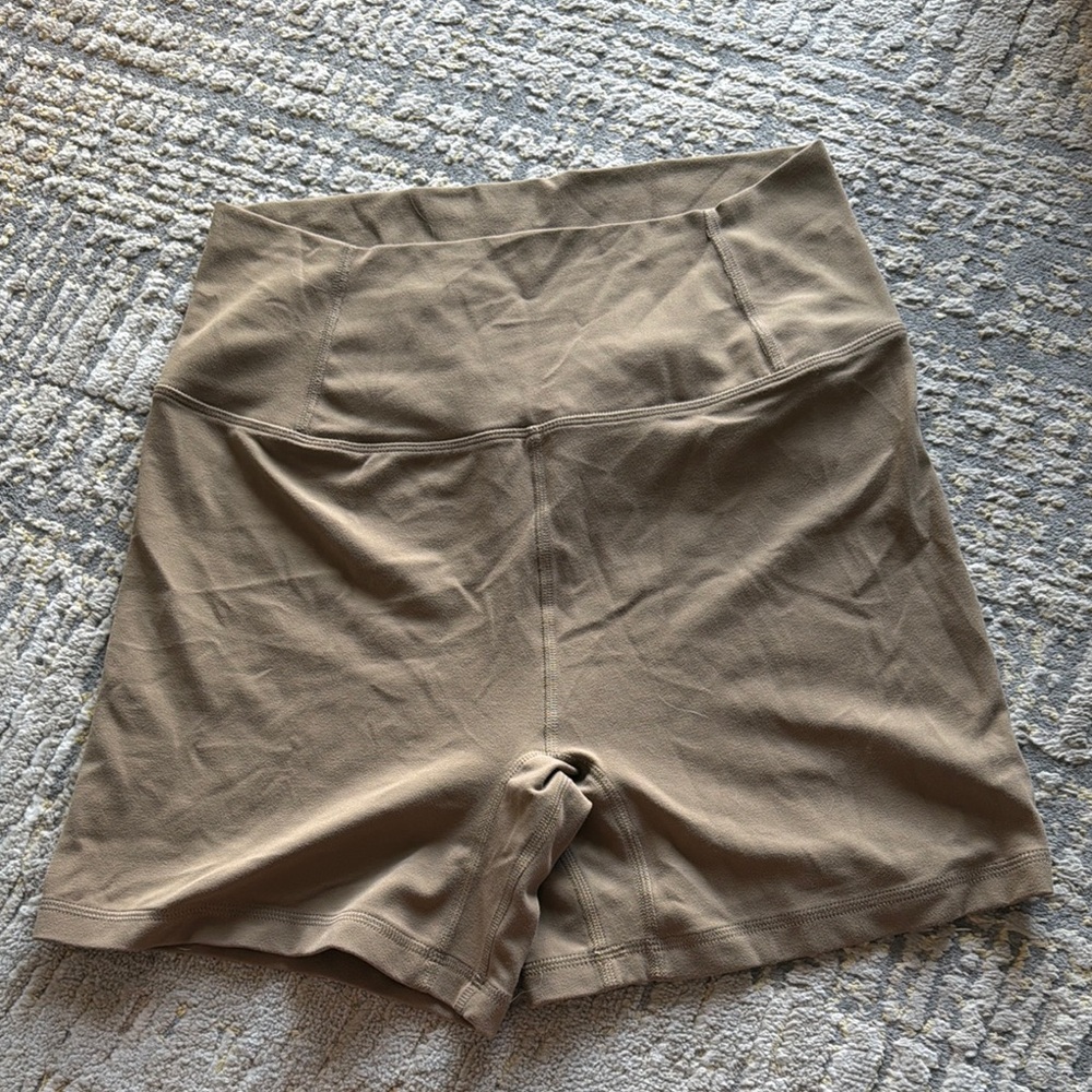 High-Waist Performance Bike Shorts - Taupe